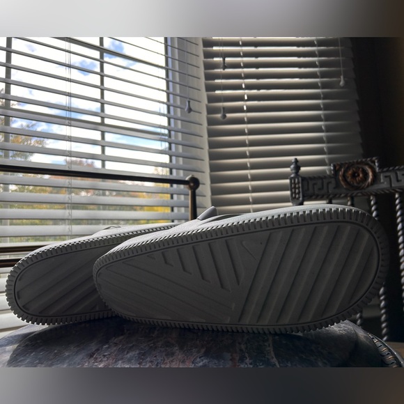 Nike Slip-Ons - Picture 4 of 4